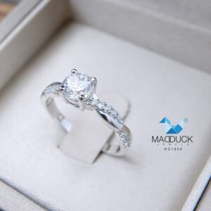 Madduckjewels RG1606 แหวนเงินแท้ 925 CZ / โมอิส (Moissanite) / เพชรแลป (Lab Grown) ชุบโรเดียม แหวนแต่งงาน
