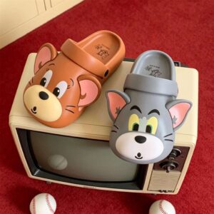 รองเท้าแตะหัวโต Tom and Jerry ของแท้ ลายการ์ตูนแมวและเมาส์ พื้นโค้ง กันลื่น แบบสวม ใส่นอกบ้านหน้าร้อน สำหรับชายหญิง